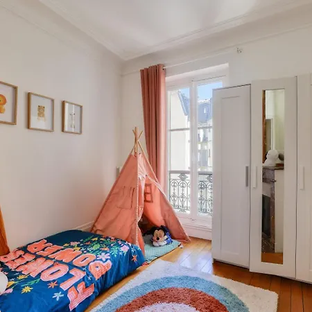 The Eiffel Tower View Apartment *