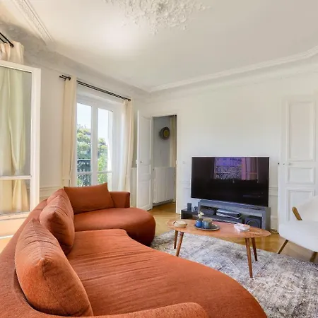 The Eiffel Tower View パリ